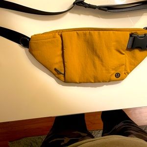 Lululemon fanny pack used once.